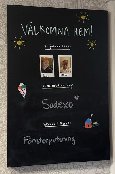 Anslagstavla med info om Sodexo som volontärer.jpg